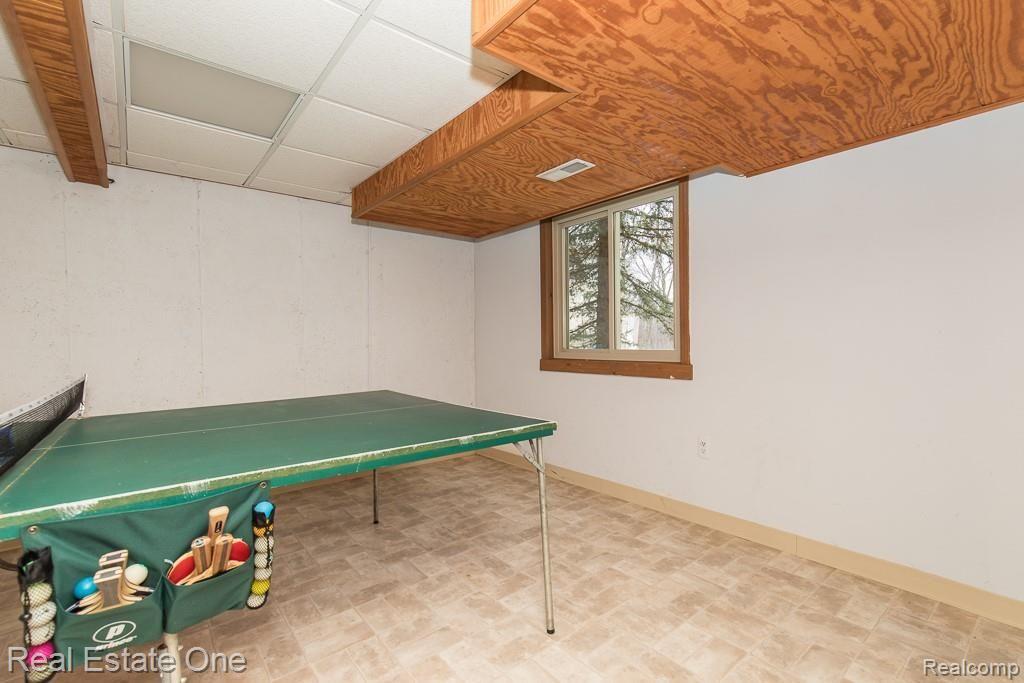 2545 Munster Road Rochester Hills, MI 48309 - Photo 26 of 33
