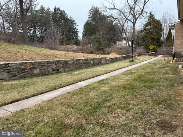 $159,900 | 650 Brooke Road, Unit B11, Glenside, PA 19038