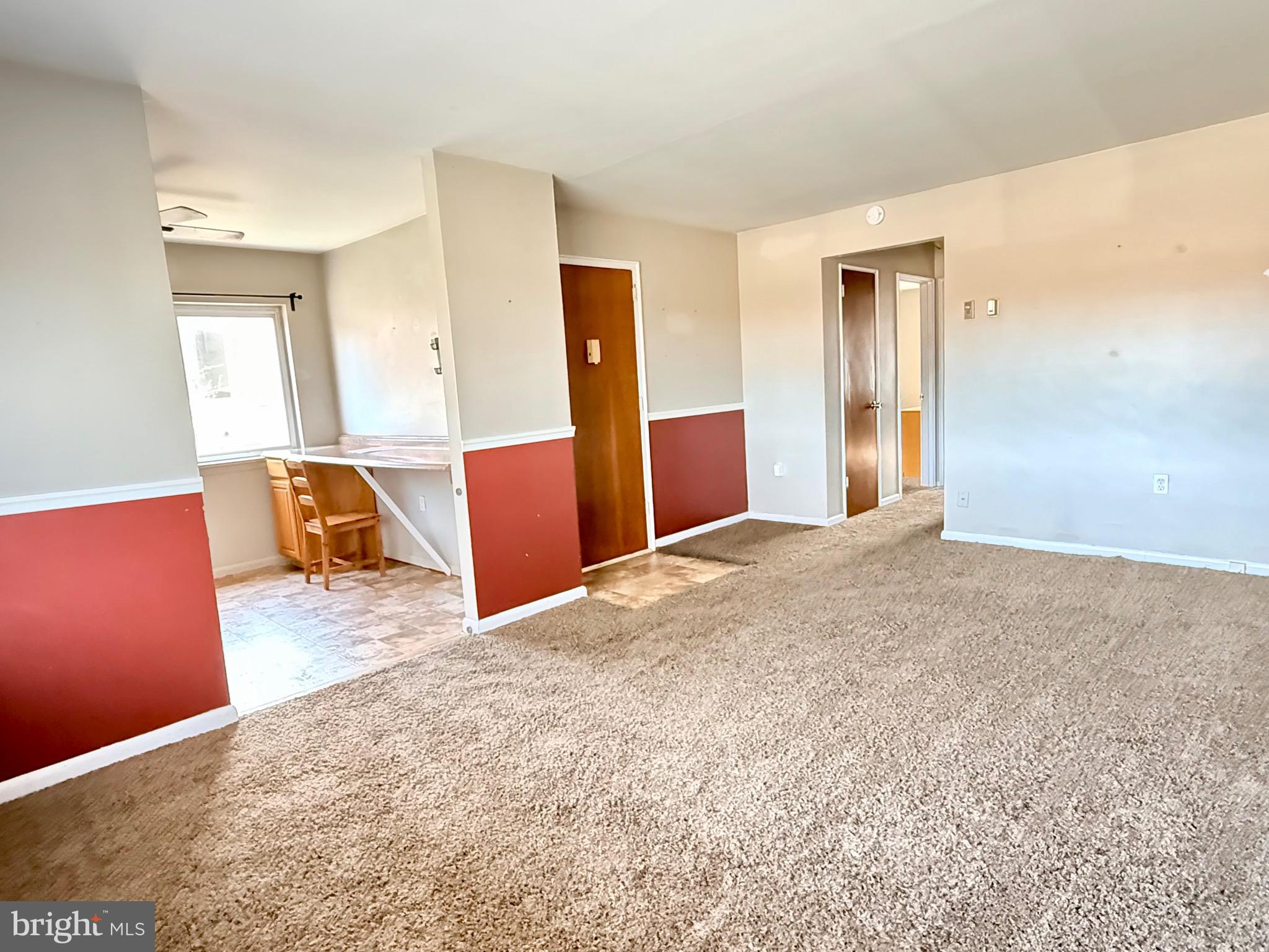 650 Brooke Road, Unit B11 Glenside, PA 19038 - Photo 2 of 20 Living Room