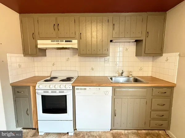 $159,900 | 650 Brooke Road, Unit B11, Glenside, PA 19038