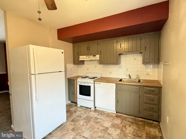 $159,900 | 650 Brooke Road, Unit B11, Glenside, PA 19038