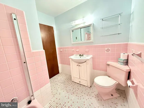 $159,900 | 650 Brooke Road, Unit B11, Glenside, PA 19038