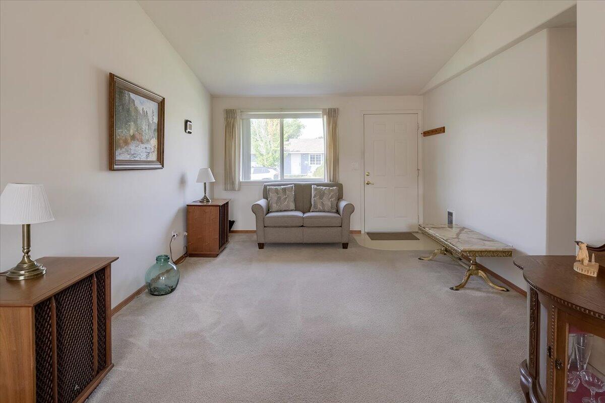 1712 Southwest 35th Street Redmond, OR 97756 - Photo 8 of 26 10-1712 SW 35th St, Redmond-10