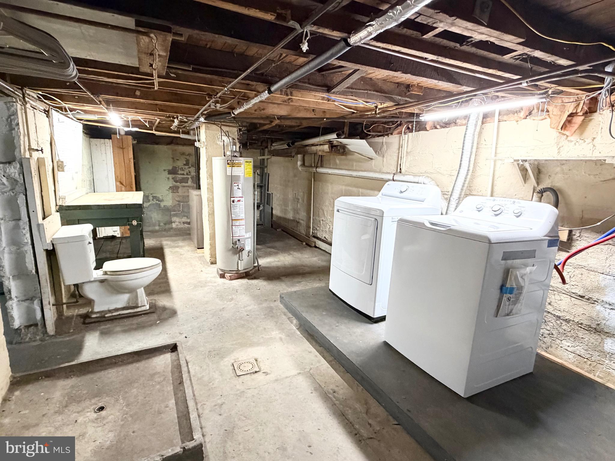 181 West Mechanic Street Frostburg, MD 21532 - Photo 34 of 36 a utility room with dryer and washer