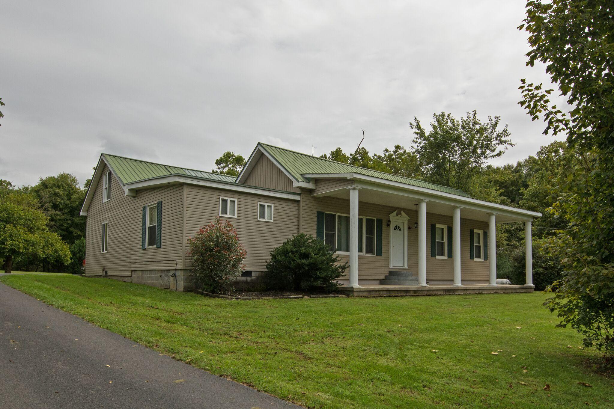 1698 Lowell Road Pence Springs, WV 24962 - Photo 6 of 26 Gallery Image 6