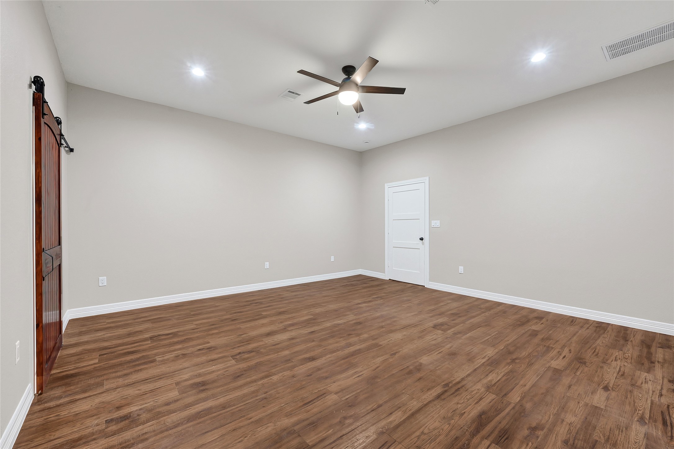 7045 Cayton Street Houston, TX 77061 - Photo 18 of 37 an empty room with wooden floor and windows