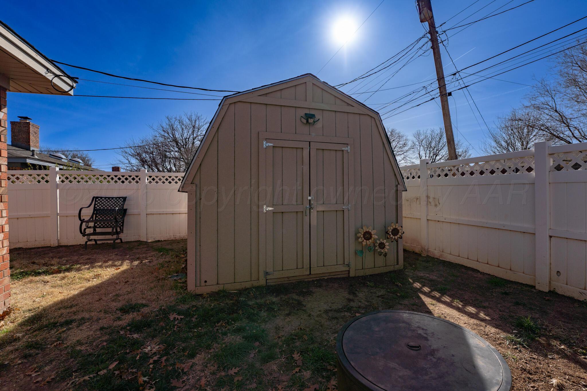 6114 Cornell Street Amarillo, TX 79109 - Photo 33 of 33 a view of a garage
