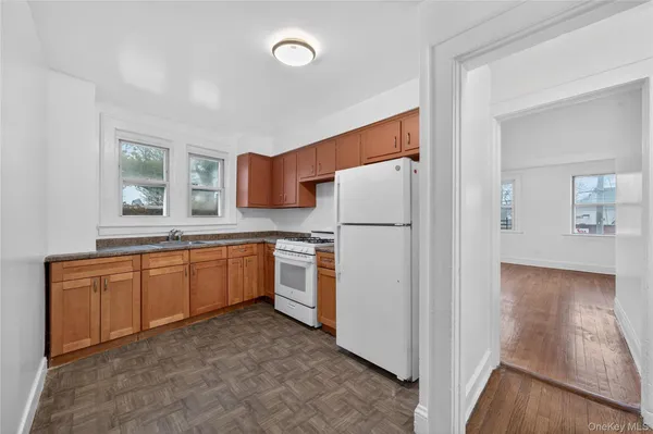 $3,000 | 2092 Grand Avenue, Unit 2, Baldwin, NY 11510