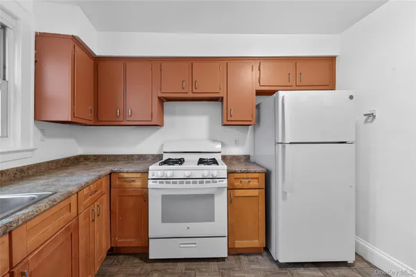 $3,000 | 2092 Grand Avenue, Unit 2, Baldwin, NY 11510