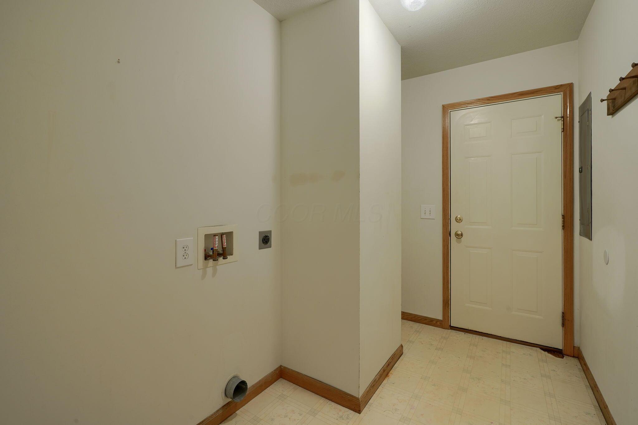4600 Winchester Southern Road Circleville, OH 43113 - Photo 30 of 64 laundry/mud room