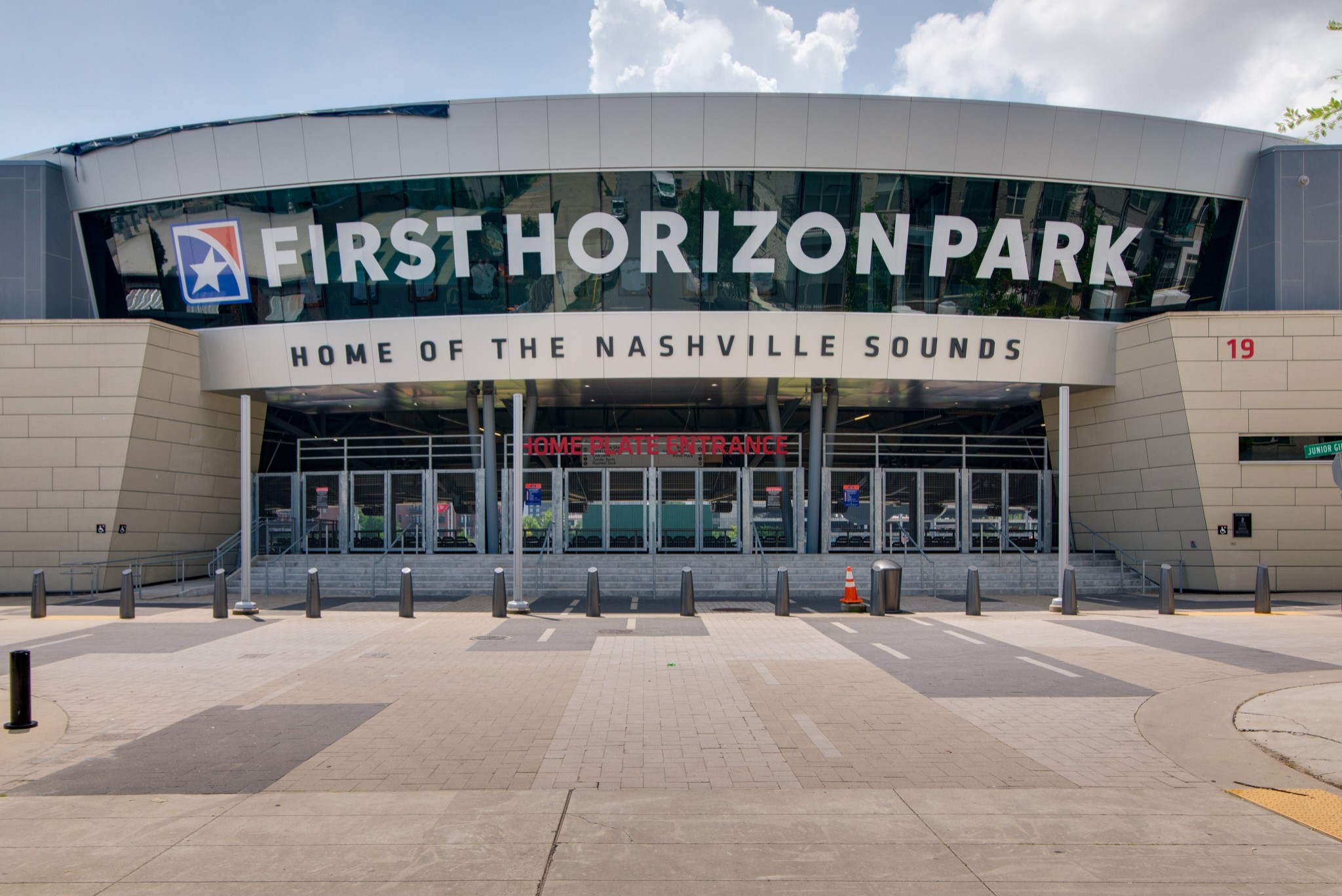 415 Church Street, Unit 1805 Nashville, TN 37219 - Photo 66 of 66 a view of a building with a outdoor space
