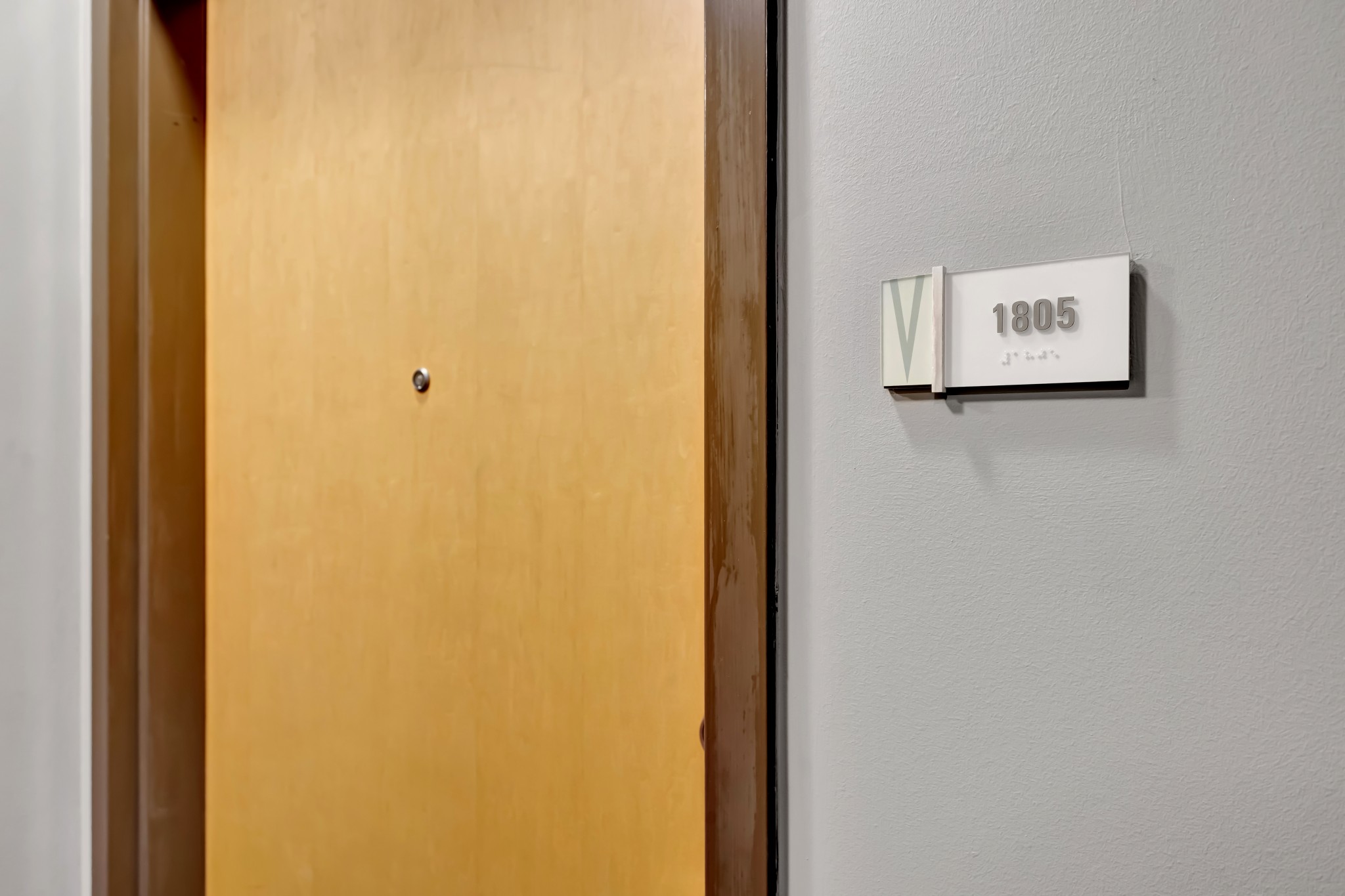 415 Church Street, Unit 1805 Nashville, TN 37219 - Photo 7 of 66 a view of a hallway