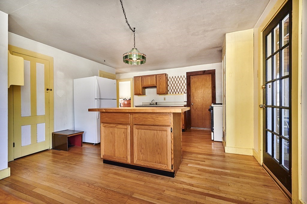 734 Bay Road Amherst, MA 01002 - Photo 7 of 42