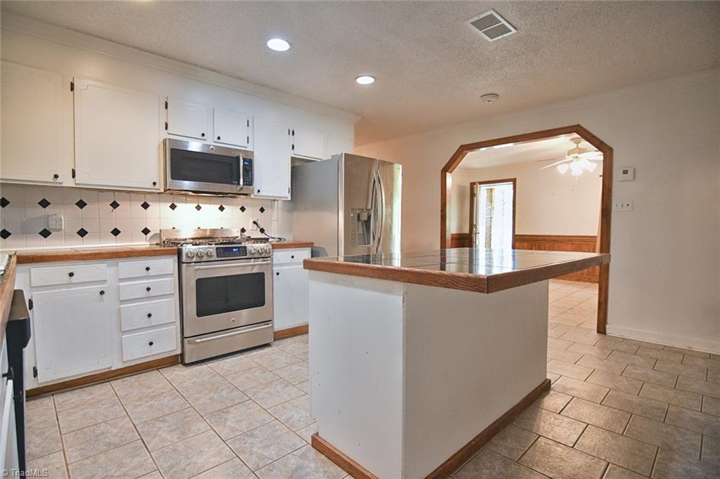 523 Pickett Road Lexington, NC 27295 - Photo 9 of 27 Gallery Image 9