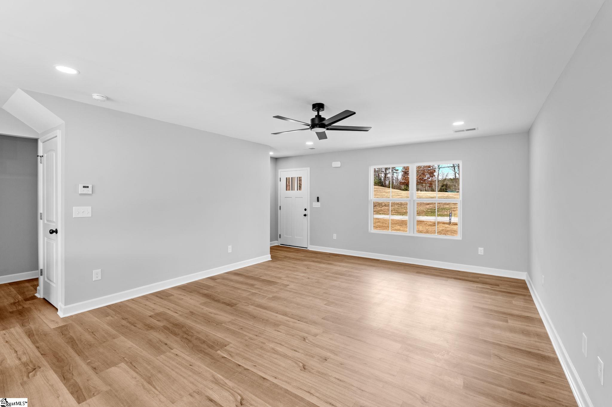 1863 Reid School Road Taylors, SC 29687 - Photo 4 of 25