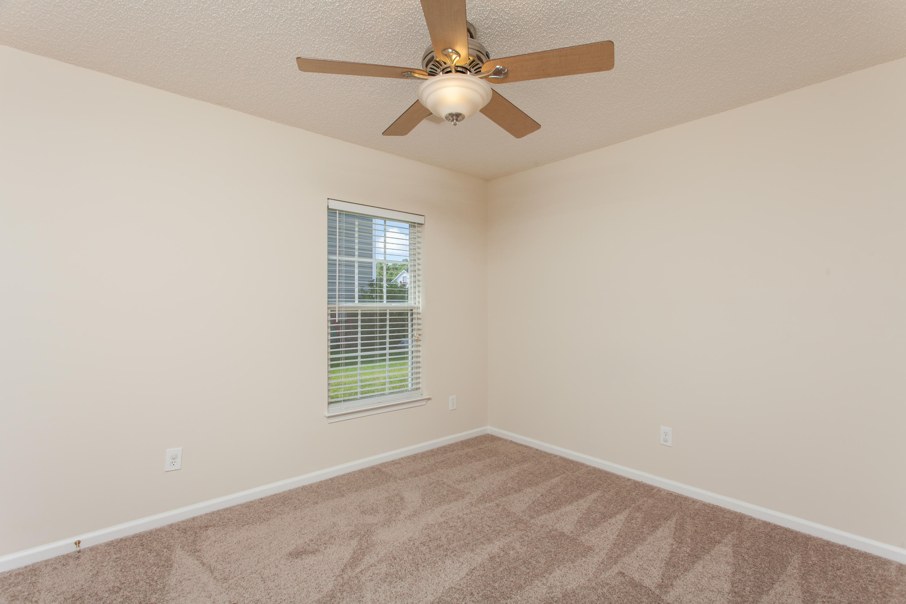 112 Thistle Road Goose Creek, SC 29445 - Photo 12 of 17 112 Thistle (9 of 17)
