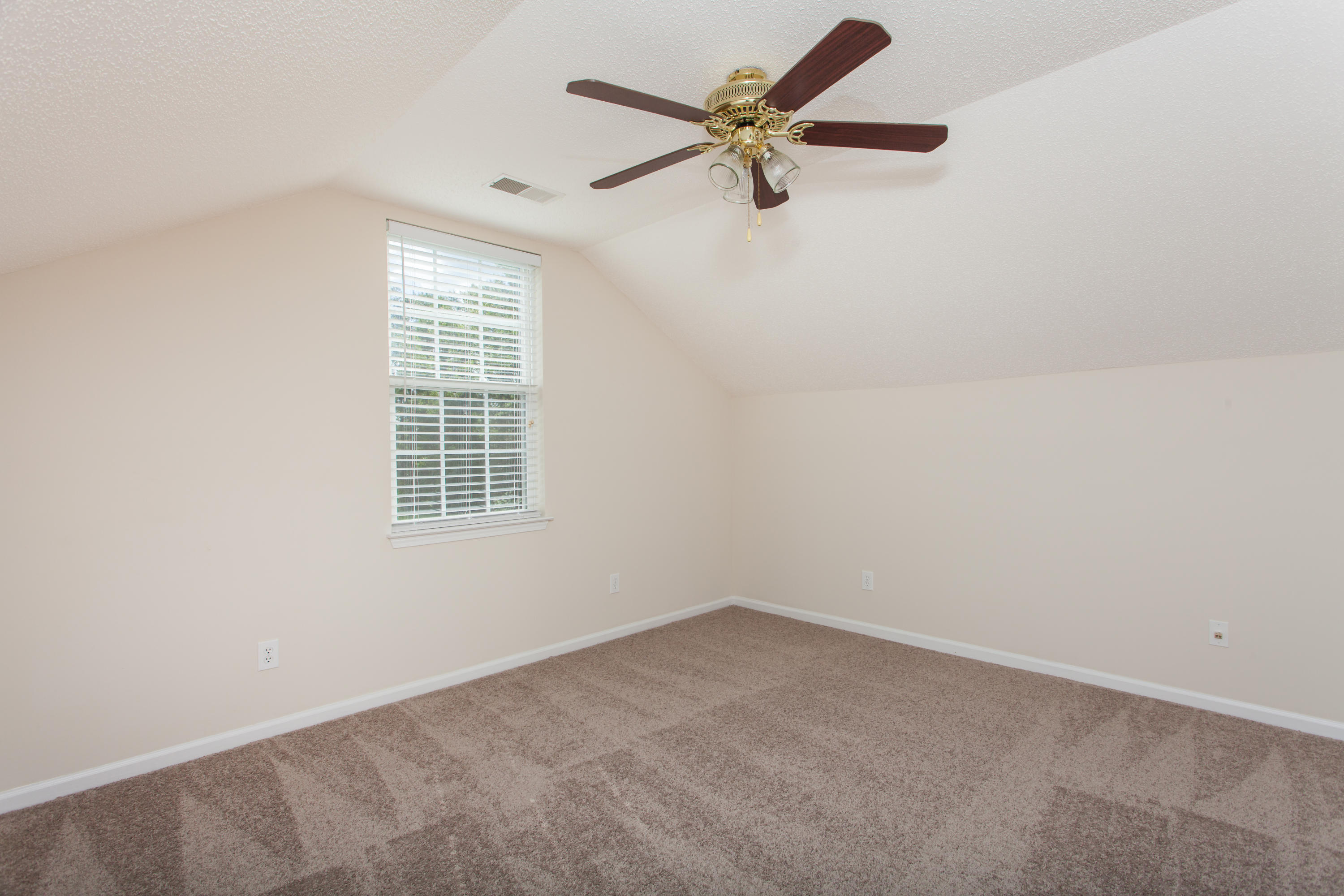 112 Thistle Road Goose Creek, SC 29445 - Photo 15 of 17 112 Thistle (15 of 17)