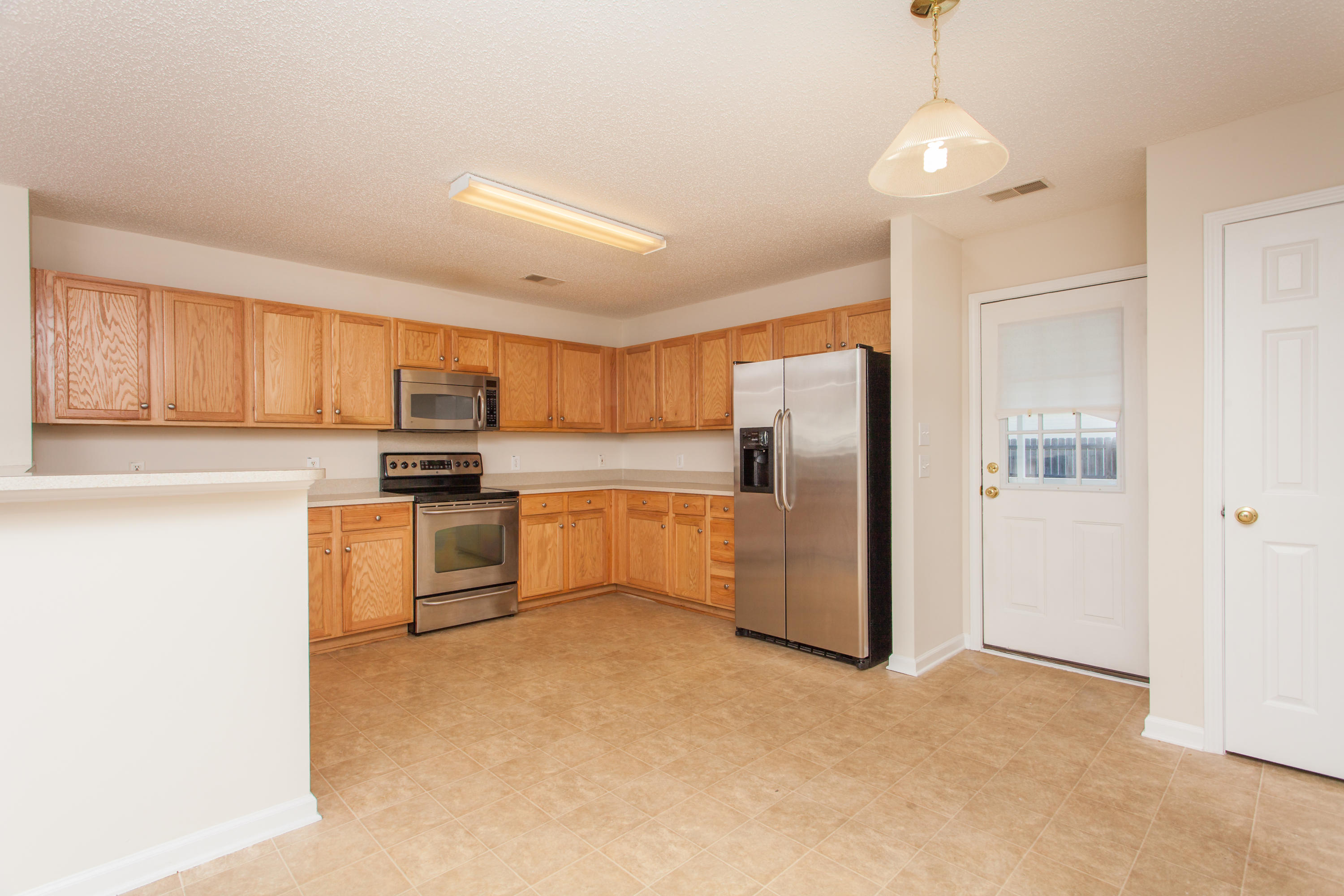112 Thistle Road Goose Creek, SC 29445 - Photo 3 of 17 112 Thistle (5 of 17)