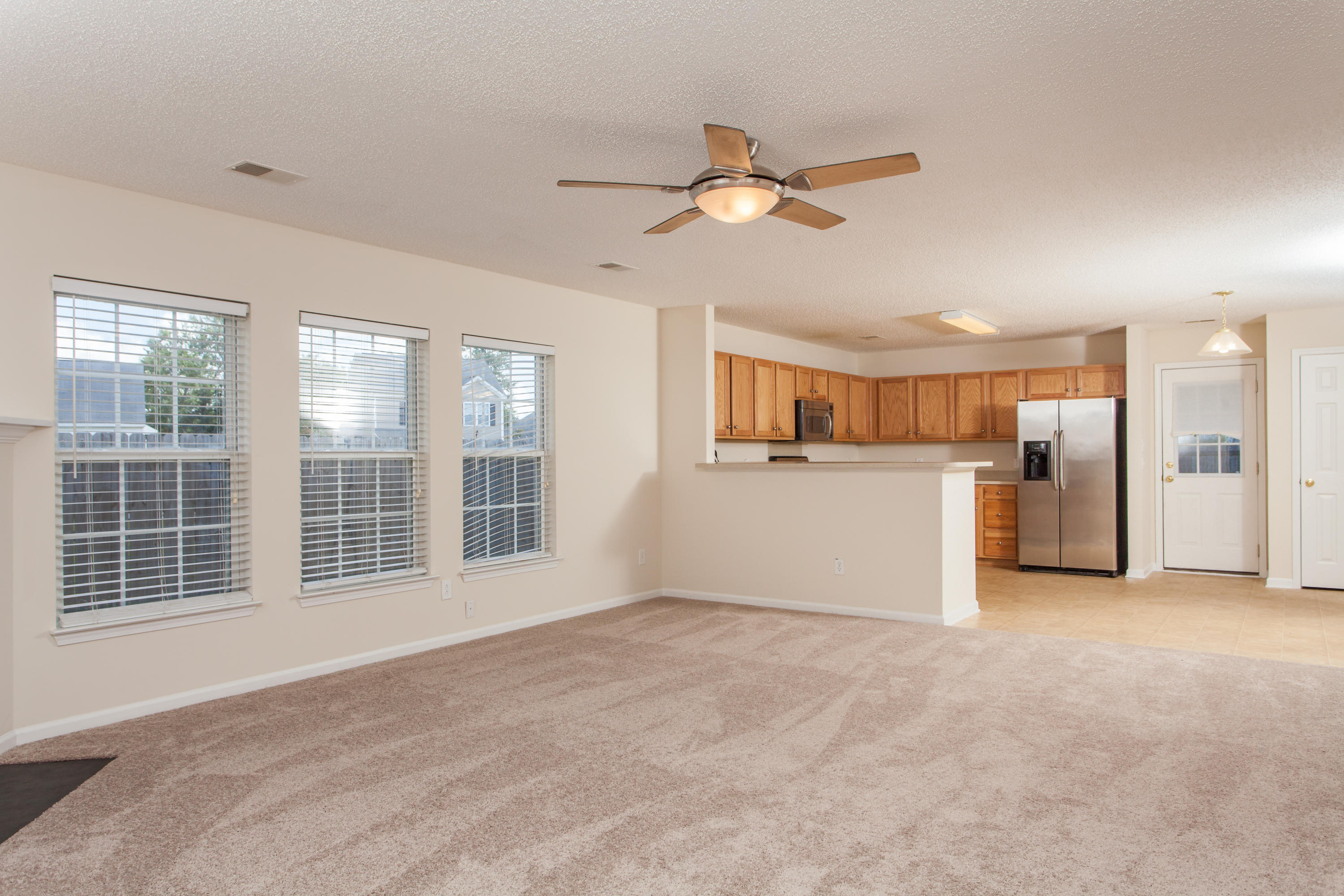 112 Thistle Road Goose Creek, SC 29445 - Photo 4 of 17 112 Thistle (4 of 17)