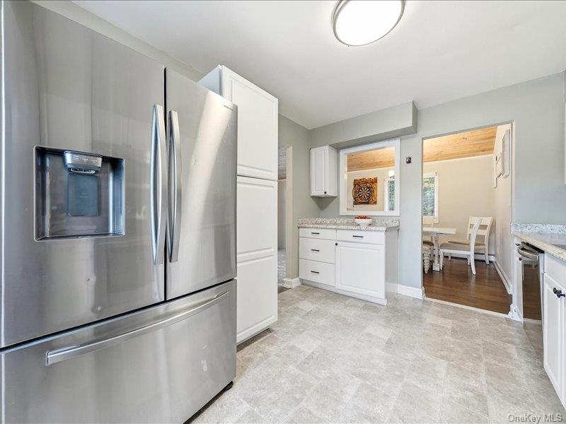 75 Lexington Road Shirley, NY 11967 - Photo 15 of 43 Gallery Image 15