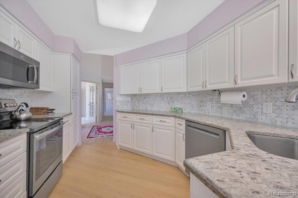 3351 Fairgrove Terrace Rochester Hills, MI 48309 - Photo 8 of 33