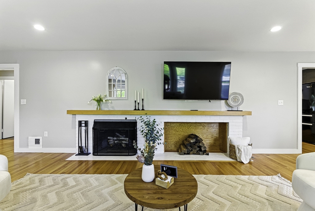 19 Mill Road Westborough, MA 01581 - Photo 8 of 41 Gallery Image 8