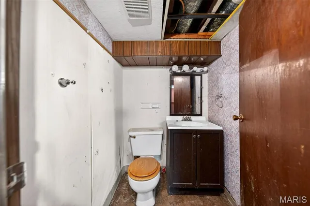 $69,900 | 5947 Summit Avenue, St. Louis, MO 63147