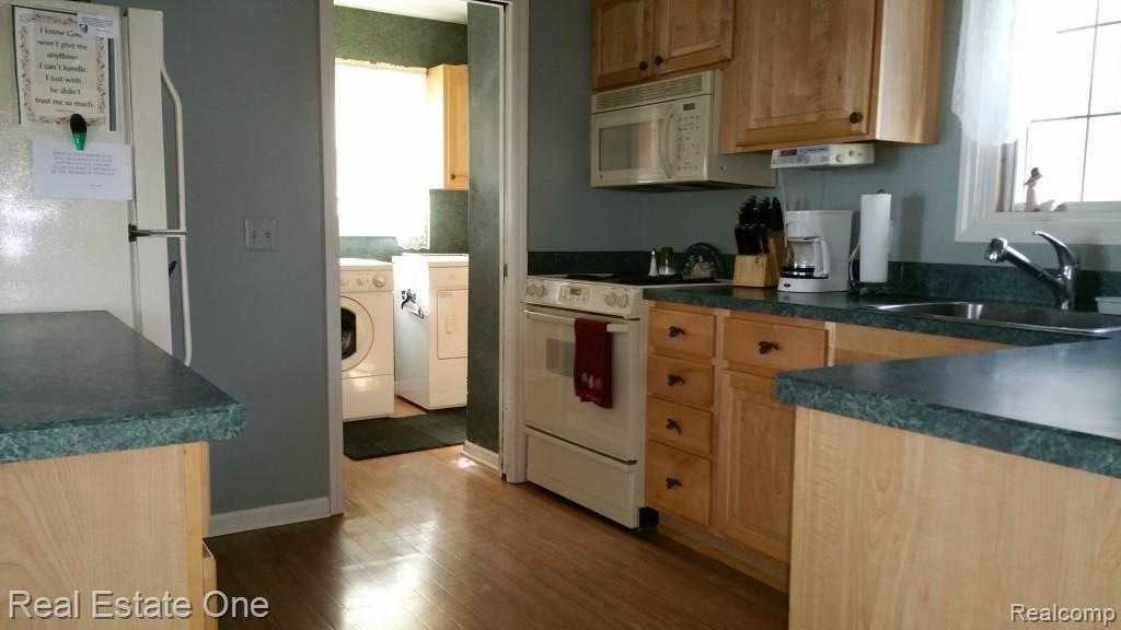 18502 Gill Road Livonia, MI 48152 - Photo 22 of 31 20150212_121531.jpg