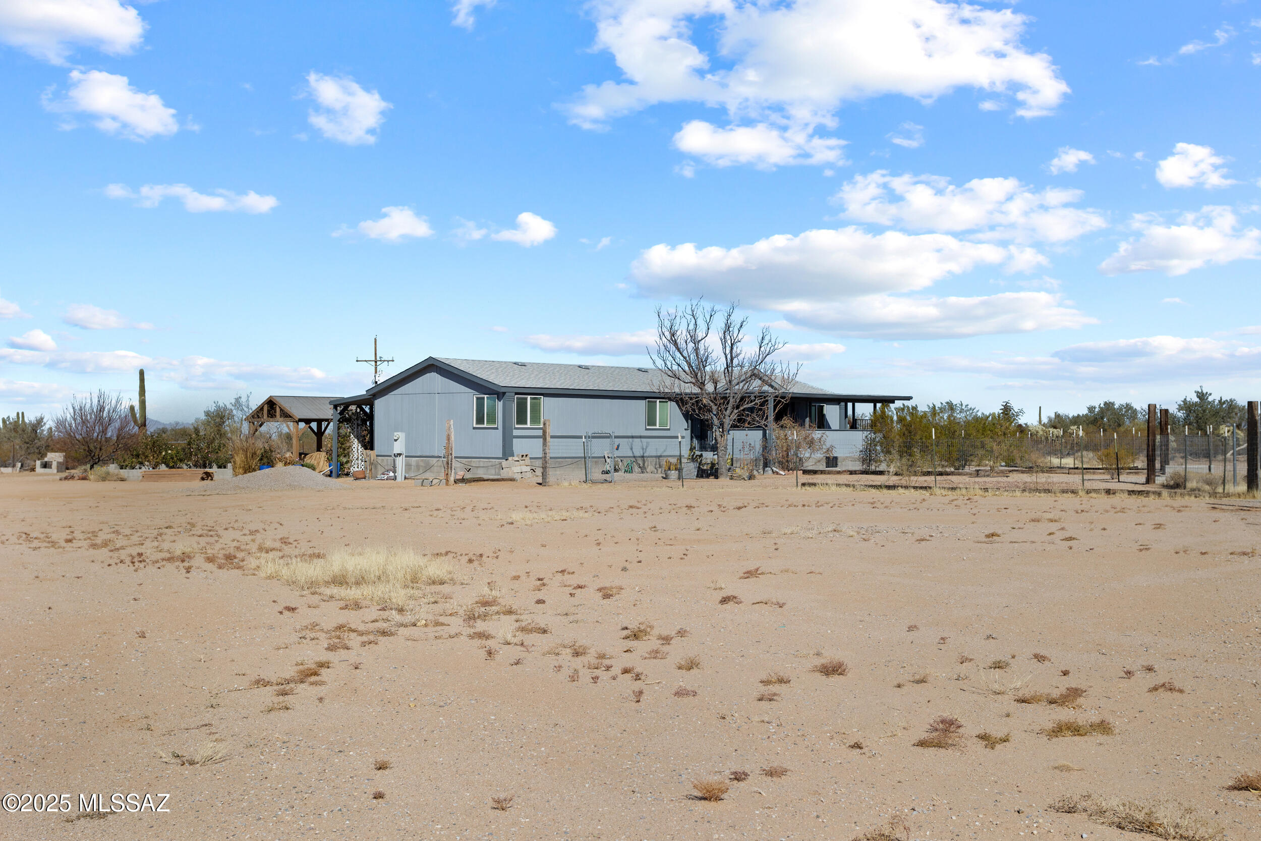 3_6910 n sanders rd-034