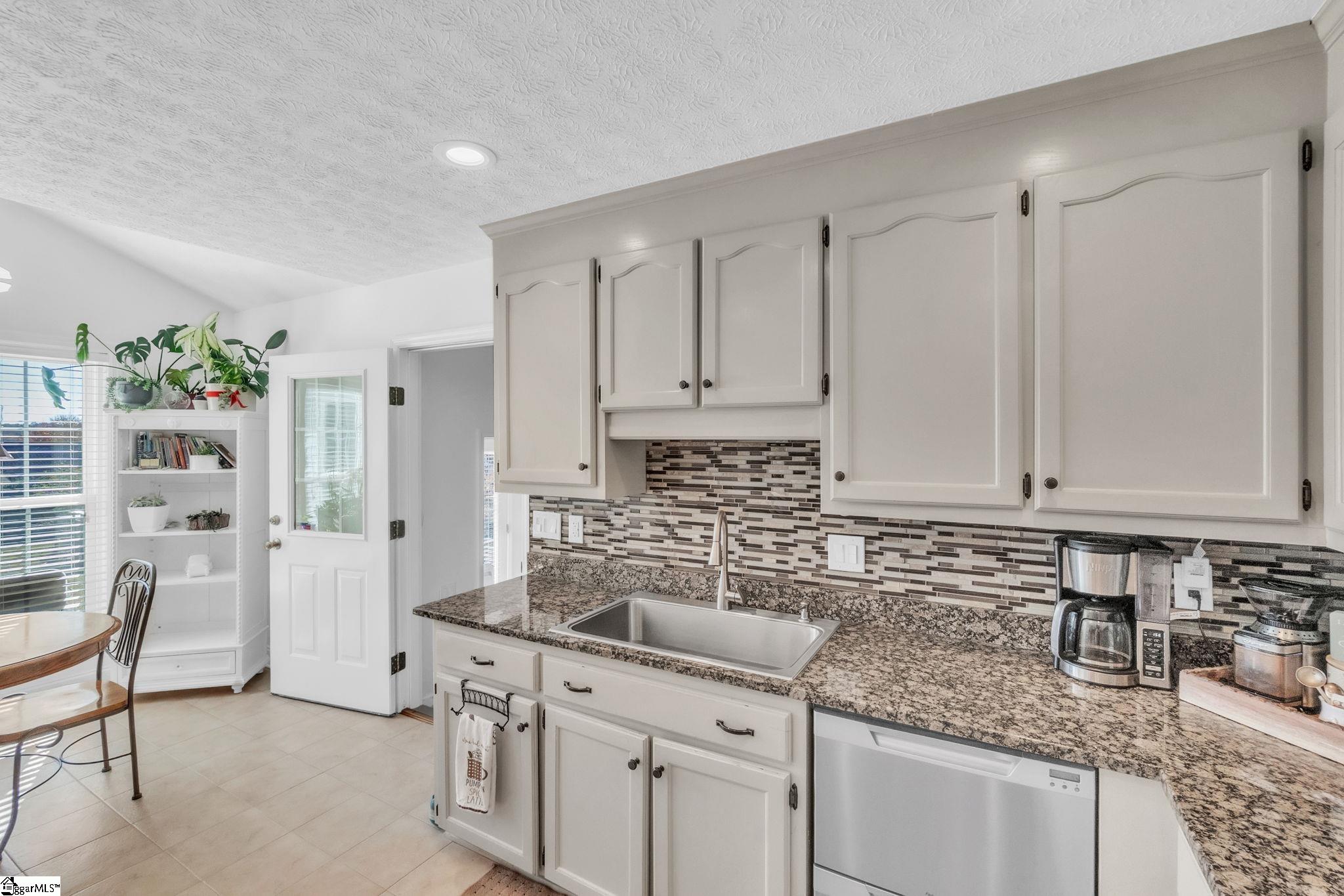 719 Ansel School Road Greer, SC 29651 - Photo 8 of 31