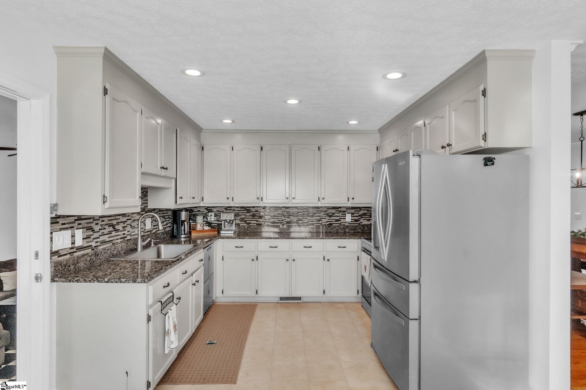 719 Ansel School Road Greer, SC 29651 - Photo 9 of 31