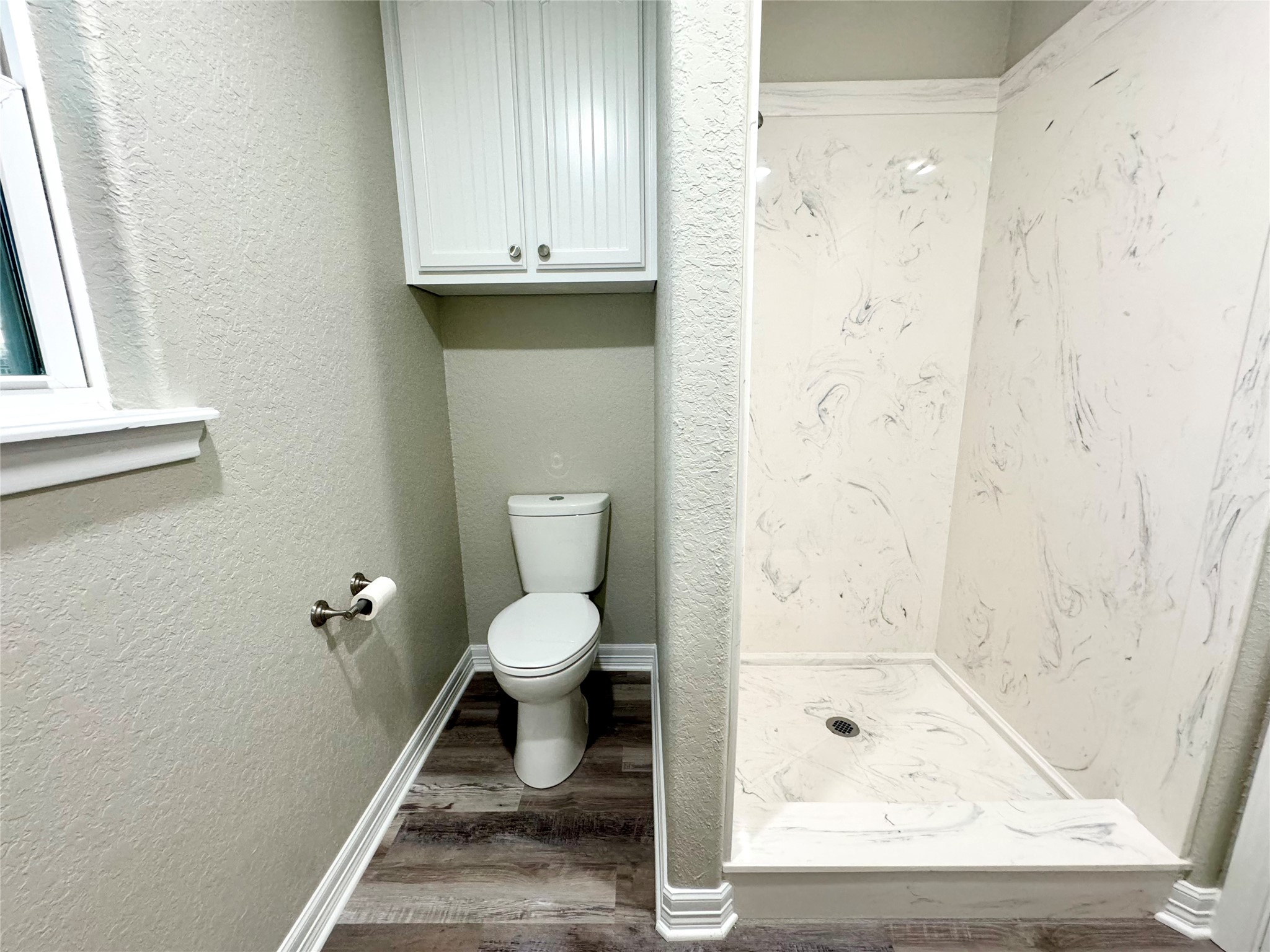 511 Caisson Street Surfside Beach, TX 77541 - Photo 16 of 33 a bathroom with a toilet and a shower