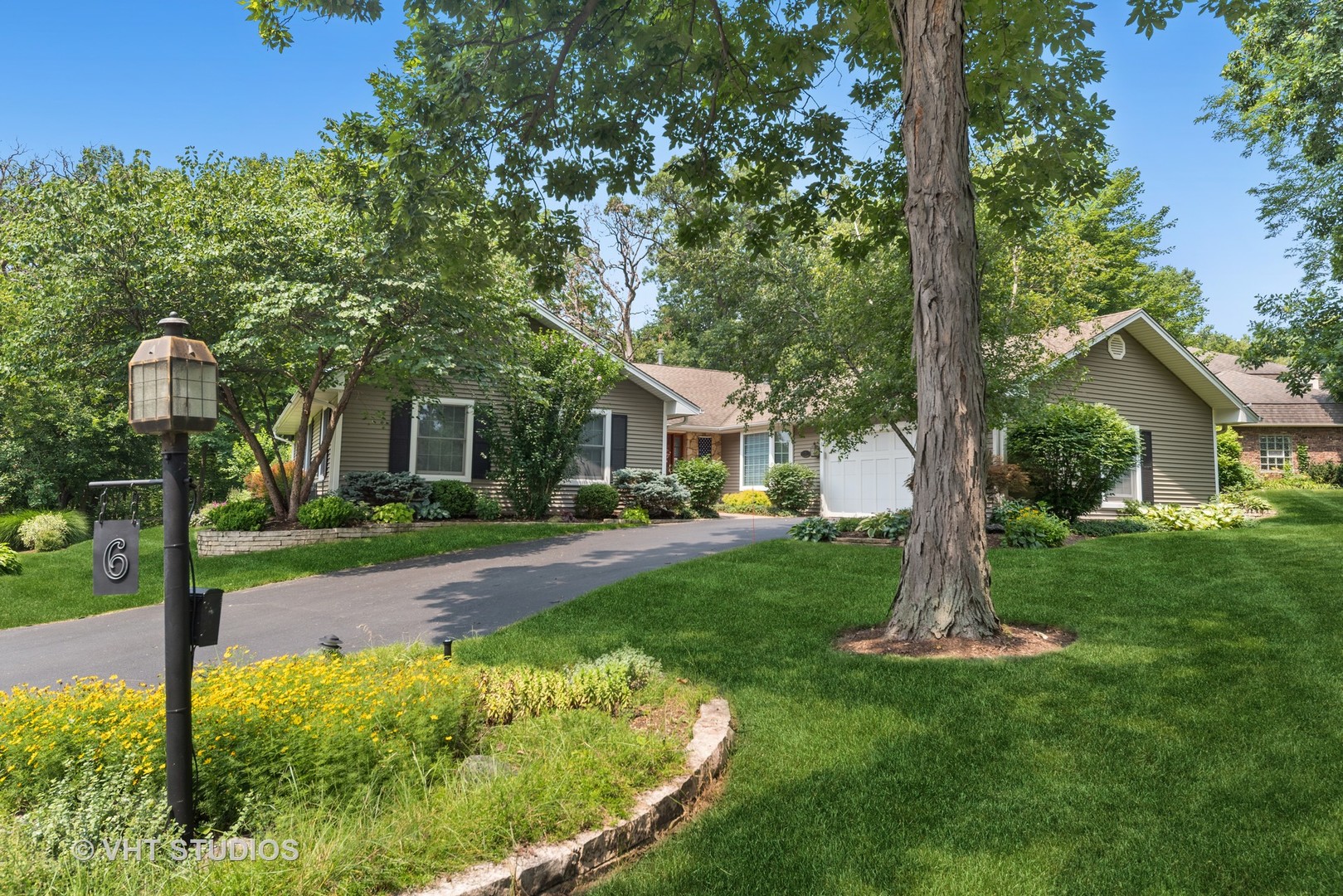 6 Oak Creek Road Rolling Meadows, IL 60008 - Photo 3 of 42 a front view of a house with garden