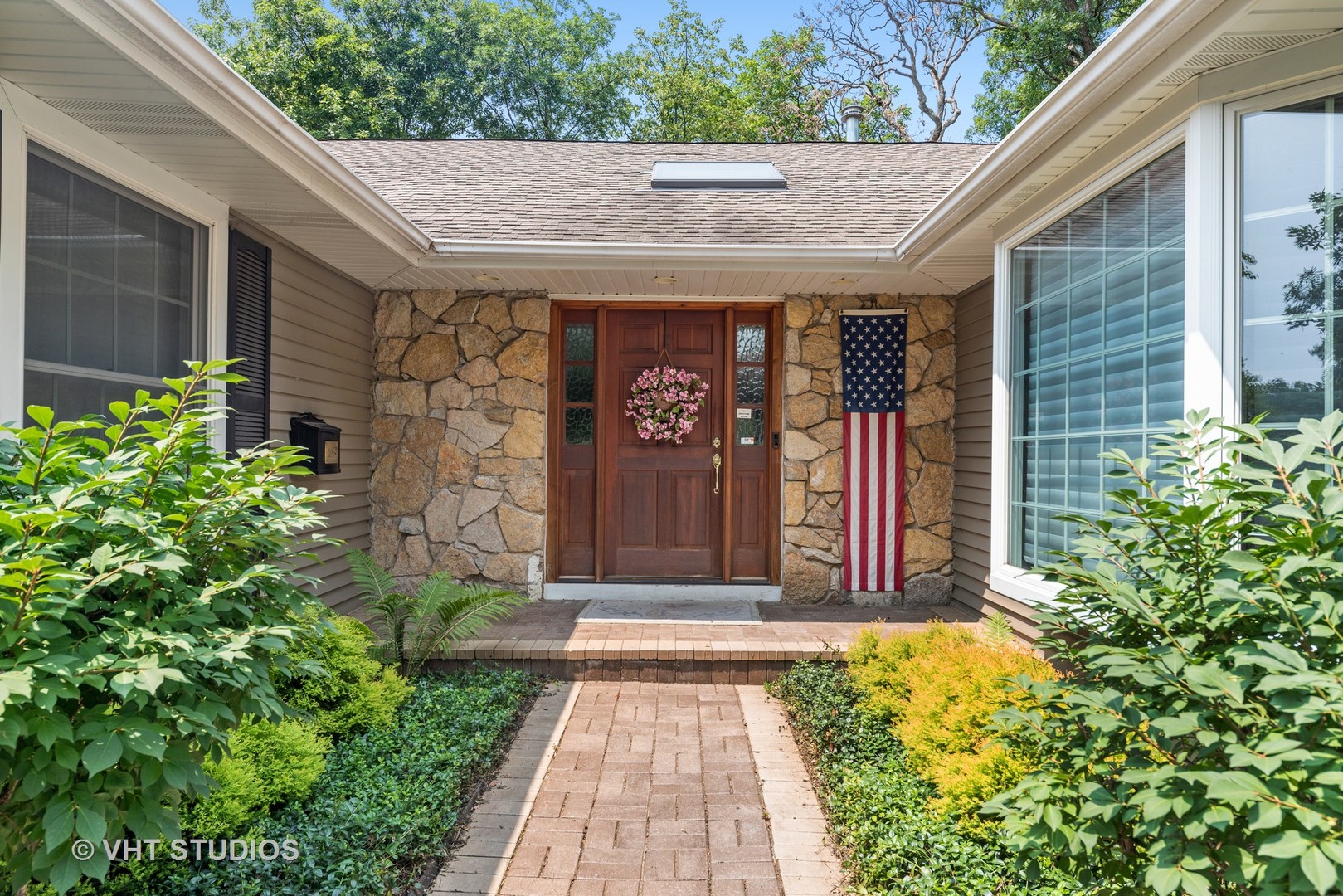 6 Oak Creek Road Rolling Meadows, IL 60008 - Photo 4 of 42 a front view of a house with a yard