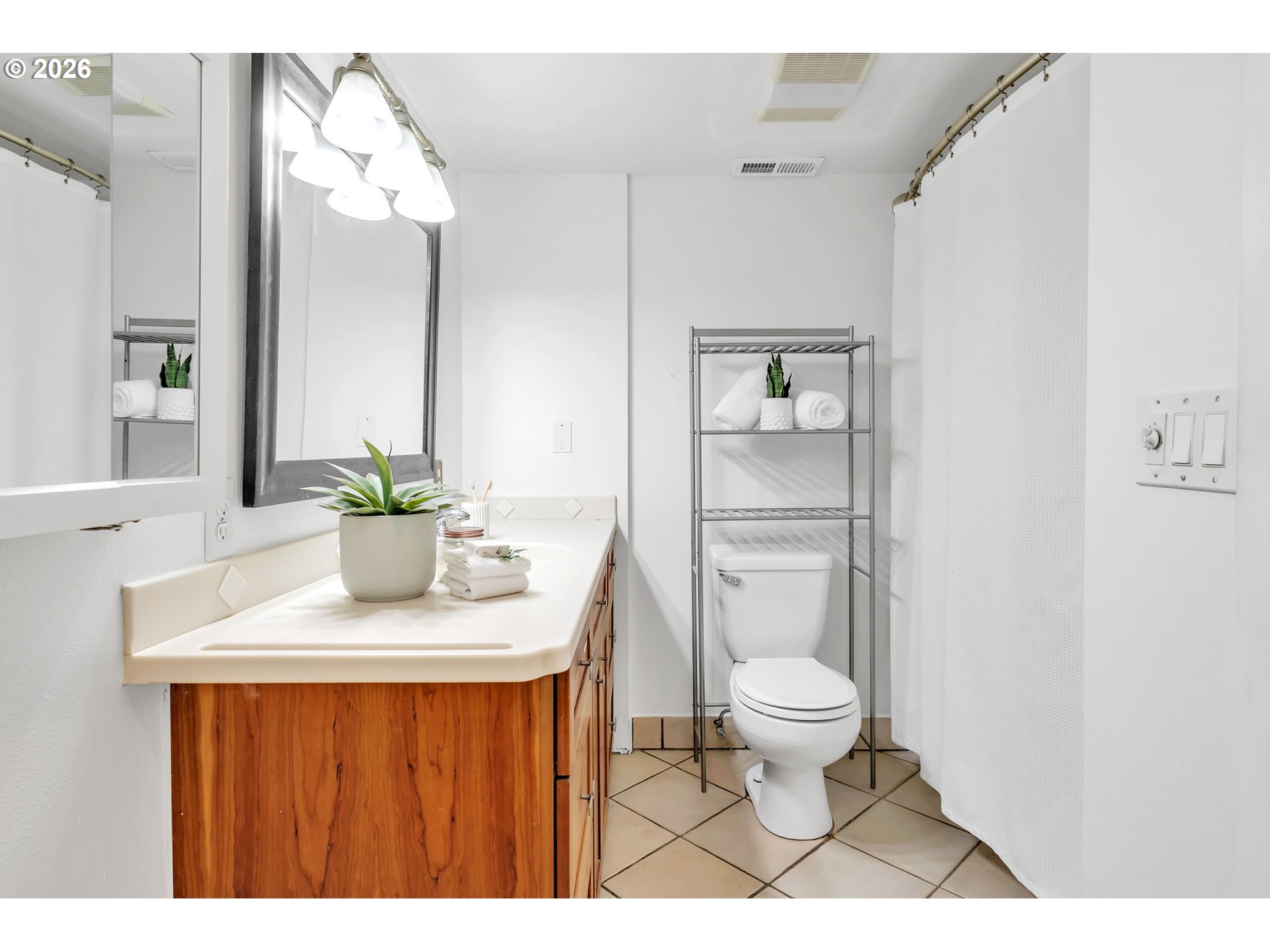 4218 Southeast Rural Street Portland, OR 97206 - Photo 22 of 31 Bathroom