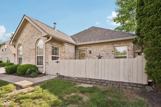 $229,900 | 6711 West Bridgefield Way, Indianapolis, IN 46254