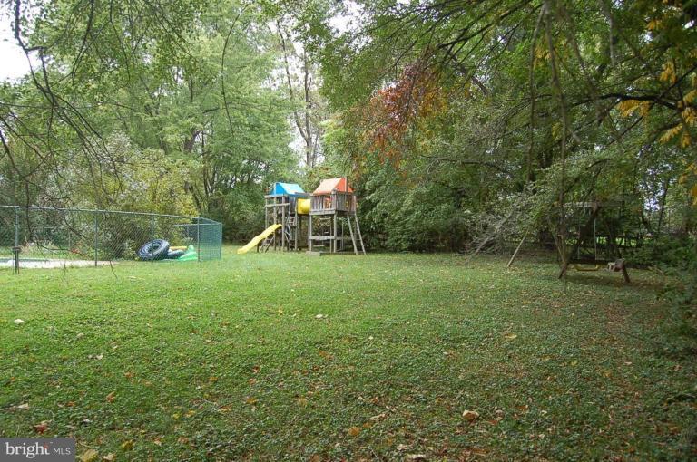 12409 Deoudes Road Boyds, MD 20841 - Photo 25 of 25 Back yard