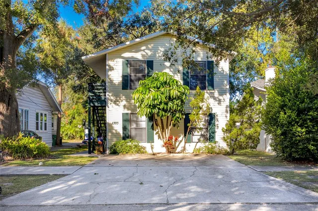 a view of a house with a yard