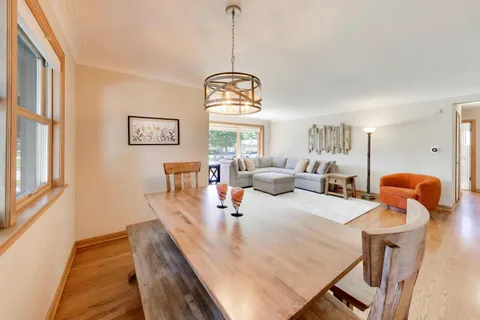 $587,000 | 1027 North Wilshire Lane, Arlington Heights, IL 60004