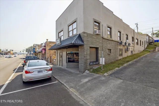 $567,500 | 512 North Roane Street, Harriman, TN 37748