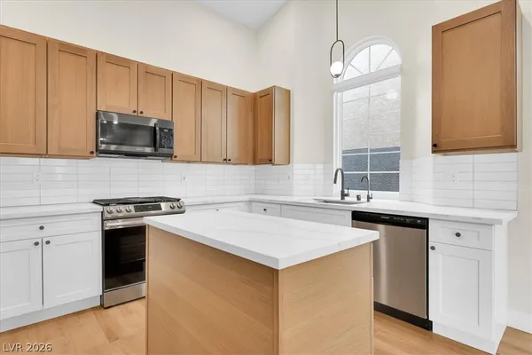 $699,999 | 2405 Alpine Meadows Avenue, Henderson, NV 89074