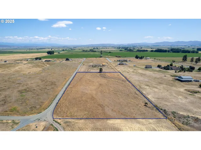 a view of a outdoor space