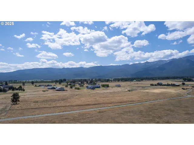 a black and white photo of a room