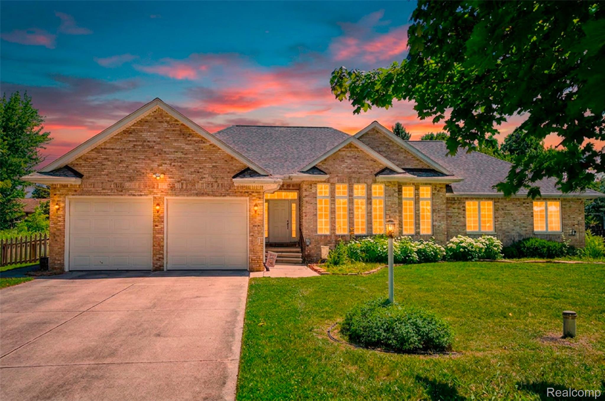 5382 Meadowlawn Road Fowlerville, MI 48836 - Photo 4 of 45 DSC01925_1-2.jpg