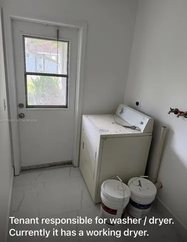 $2,100 | 4631 Southwest 33rd Avenue, Unit 12, Dania Beach, FL 33312