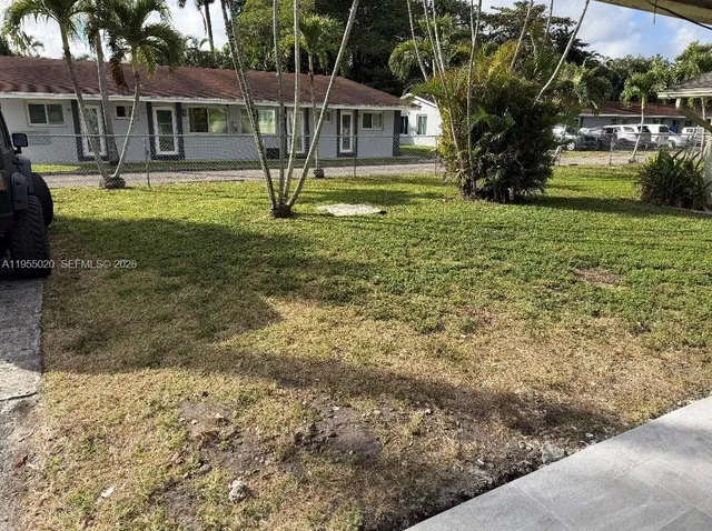 $2,100 | 4631 Southwest 33rd Avenue, Unit 12, Dania Beach, FL 33312