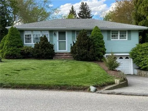 $2,800 | 75 Hopeworth Avenue, Bristol, RI 02809