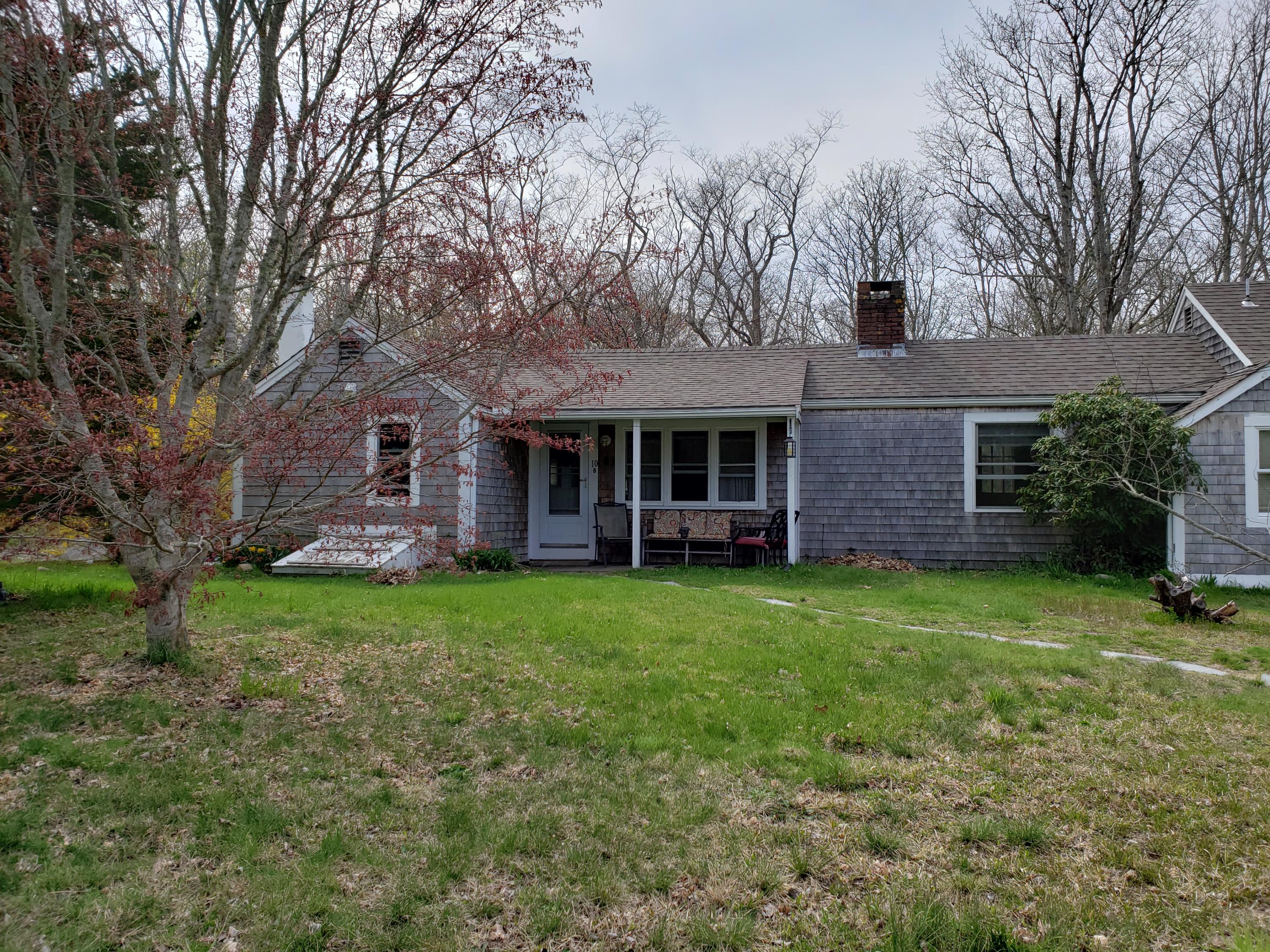a view of a house with yard and tree s