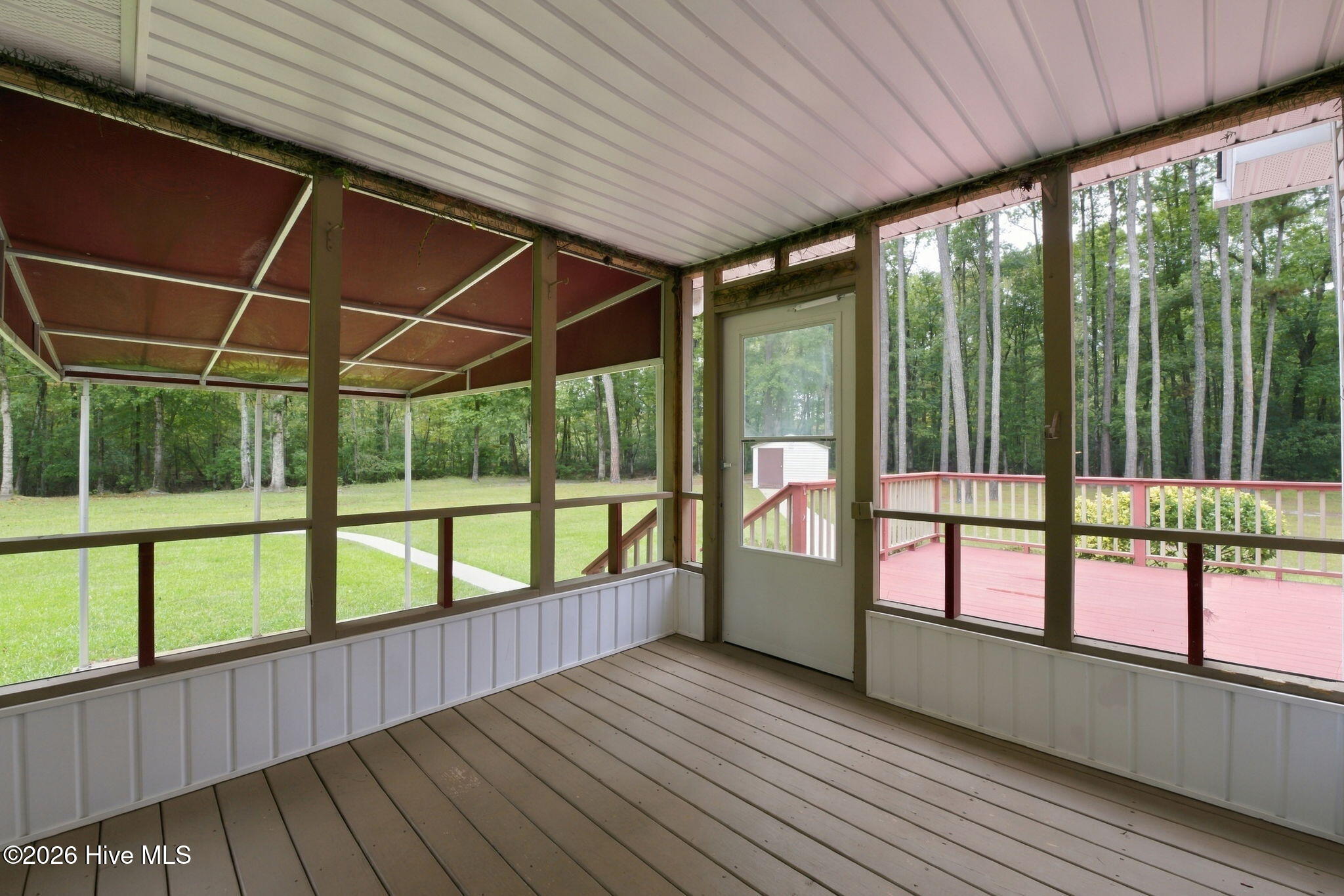 900 Perrytown Road New Bern, NC 28562 - Photo 30 of 54 Screened-in Porch