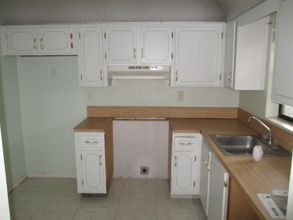 9235 Southwest 8th Street, Unit 101 Boca Raton, FL 33428 - Photo 4 of 12 006
